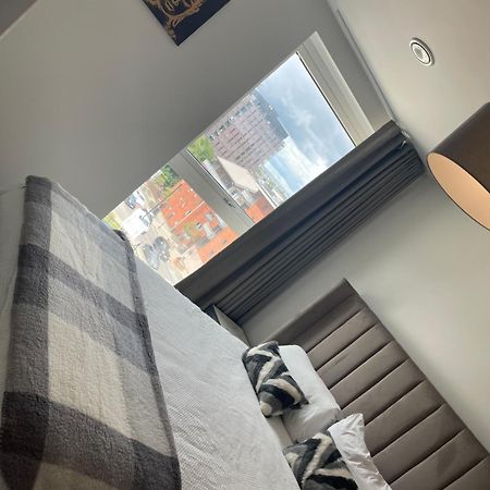 Modern 2 Bedroom City Centre Apartment W Balcony Manchester Eksteriør billede